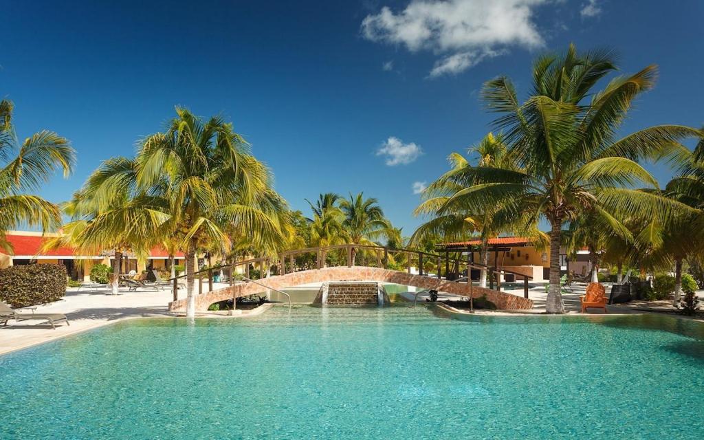 Oceanfront, 2 huge pools, Relax and enjoy Celestun Nature, Celestún