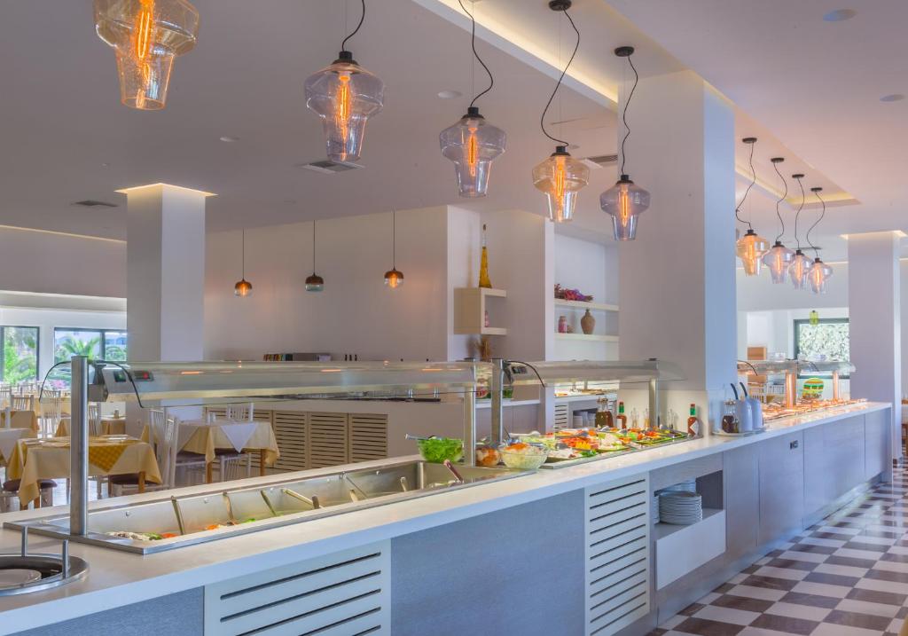 Tigaki Beach Hotel — Restaurant & bars in Tigaki, South Aegean