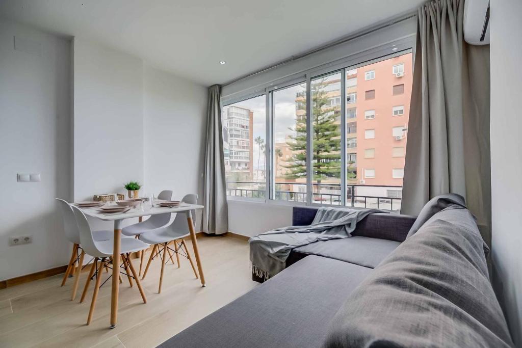 Apartamento reformado familiar, piscina y centro - 1