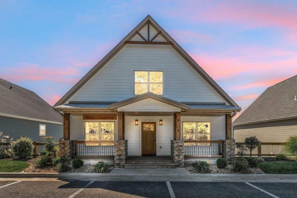 Hooked on Branson Cove - Pool Hot Tub & Fireplace, Ridgedale