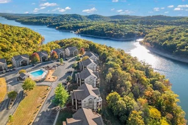 The Cove 8-4 By SDC, Big Deck, Pool, Hot Tub, Lake View, No Stairs, Branson