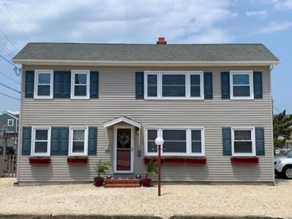 Wi-Fi, Deck, Outside Shower, Cable, Beach Badges, Private Yard,ocean, Brighton Beach