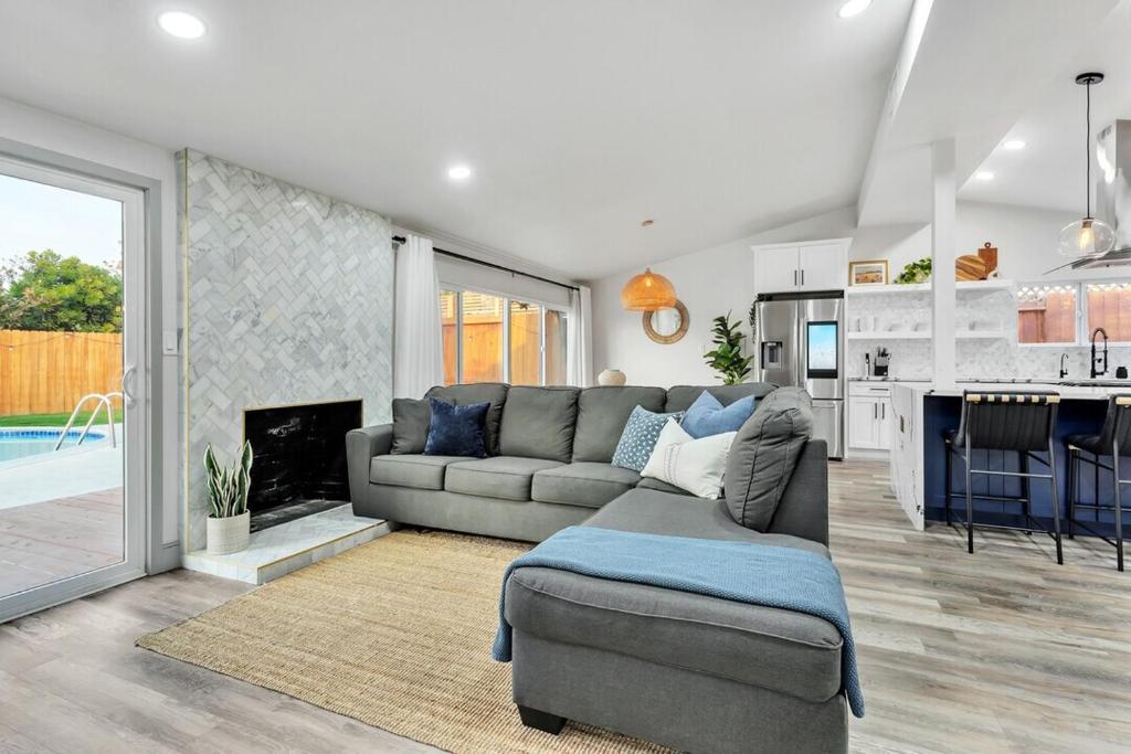 Luxe Home w Pool & Firepit, Bachelorette Friendly, San Diego