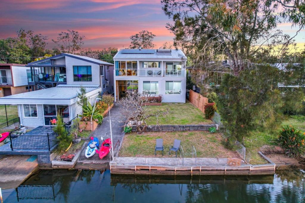 River Retreat, Dora Creek