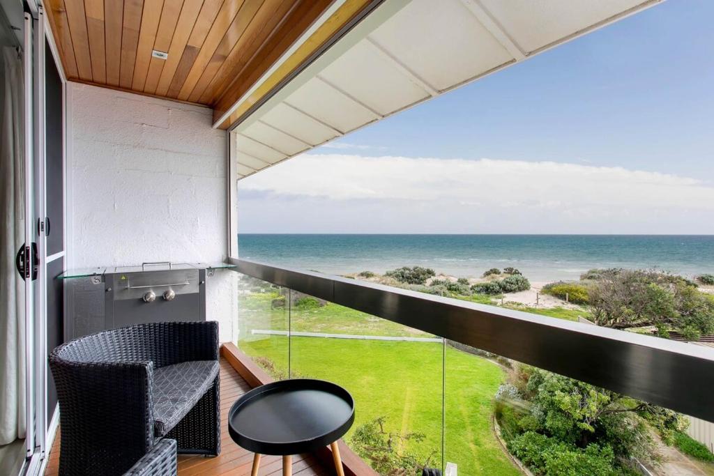 Seascape - 2 Bed Ocean View with BBQ, Port Adelaide