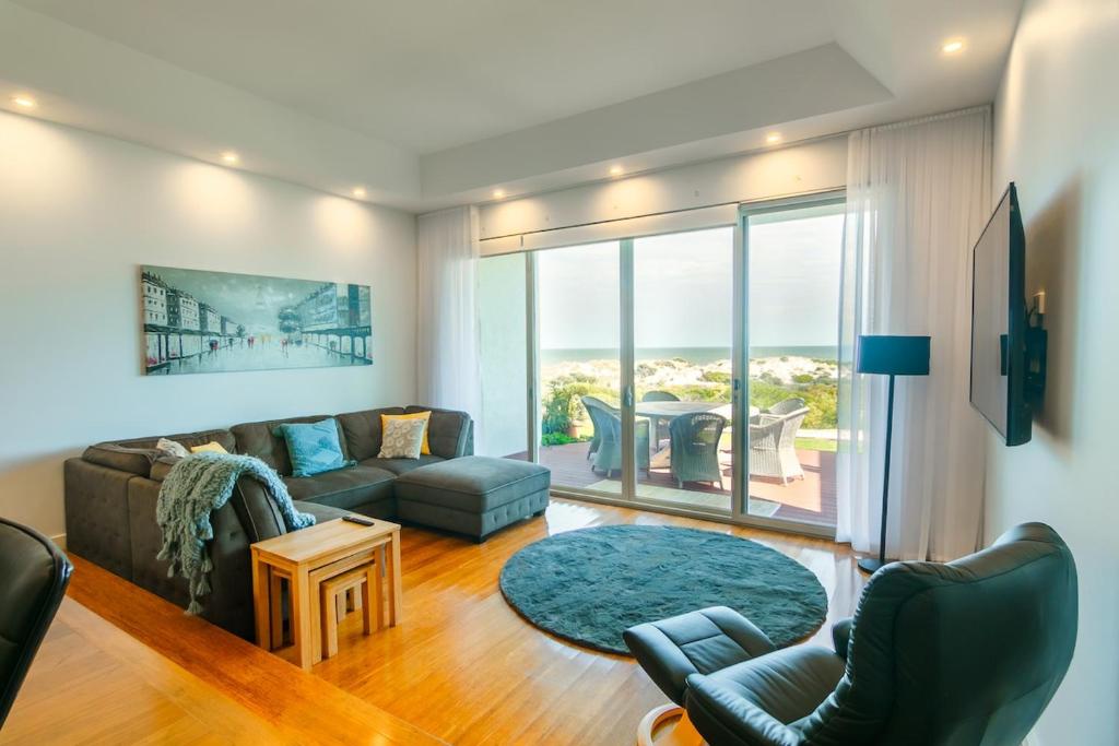 Sea View - Family - Beach Access - 4 Bed 3 Bath, West Beach