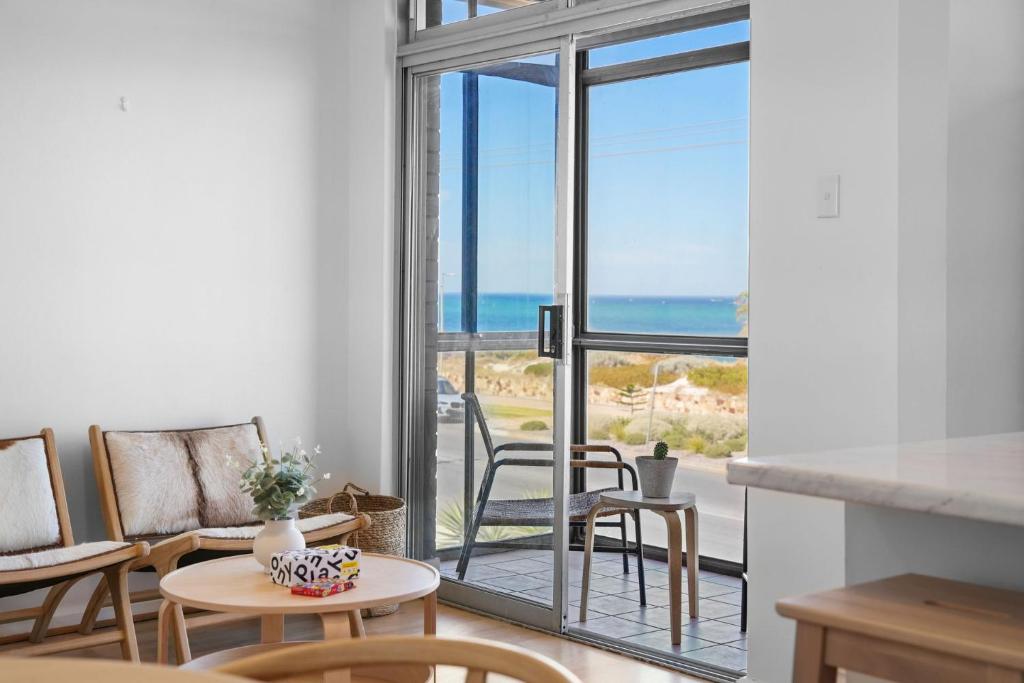 Belle Escapes - Tranquil Oceanview Escape - Relax & Reset, West Beach