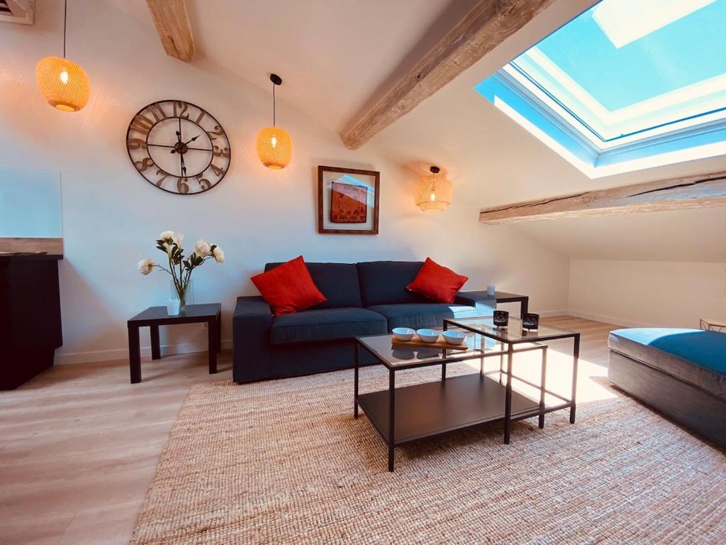 Chic Spacious 2BR few Steps from the City Center - 1