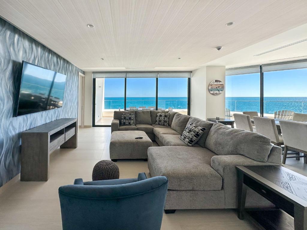 Brand New 6 Bedroom Penthouse #1010 - 4