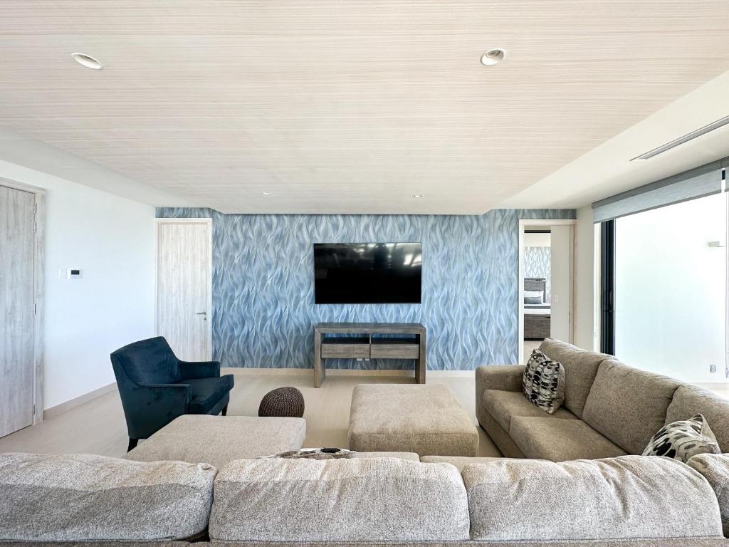 Brand New 6 Bedroom Penthouse #1010 - 5