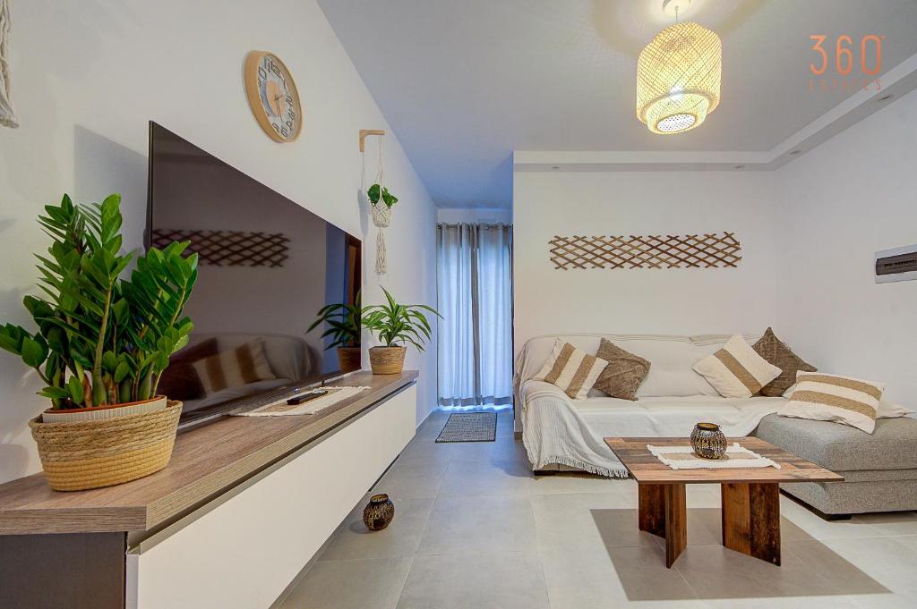 Modern & Spacious 2BR Apt with Balconies in Msida by 360 Estates, Pieta