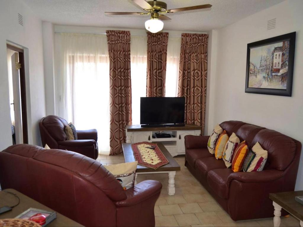 Trinity and Bennett Enterprises 23 Seeskulp, Uvongo Beach