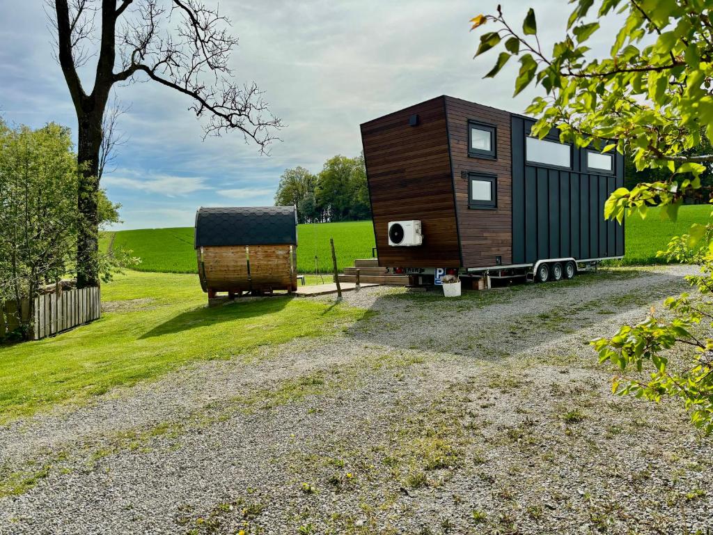 Tiny House mit Saunafass, Zupfing