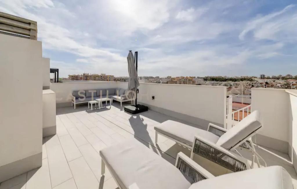 Luxury Penthouse - Rooftop Pool - 100m to the Sea - 5