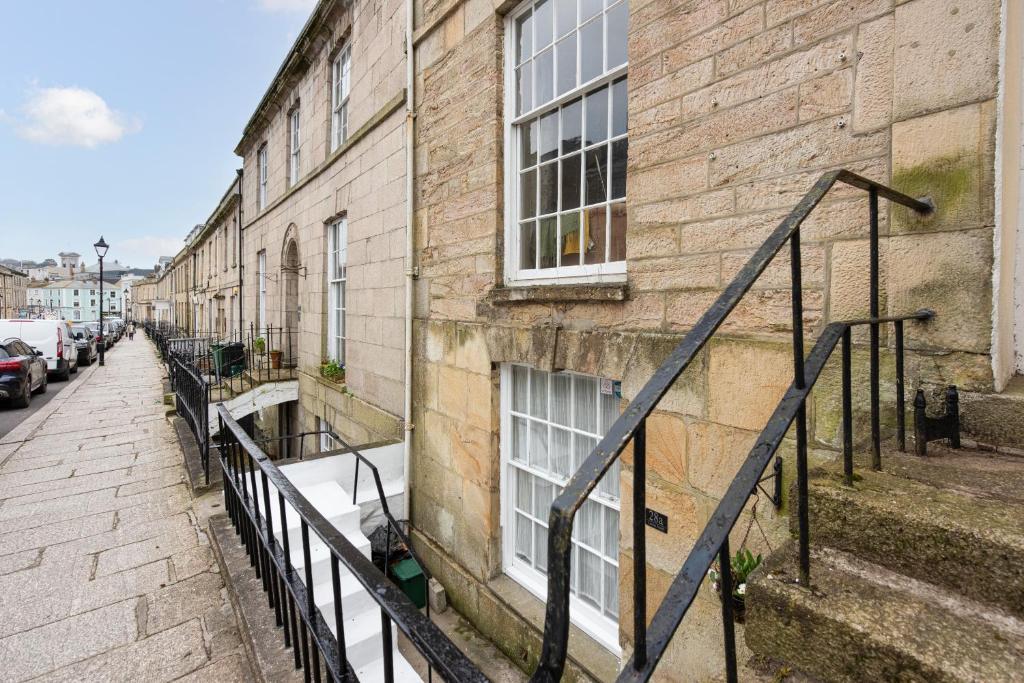Georgian Courtyard Flat, Truro photo 6