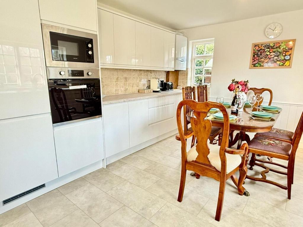 Swan Cottage, Kidlington photo 8