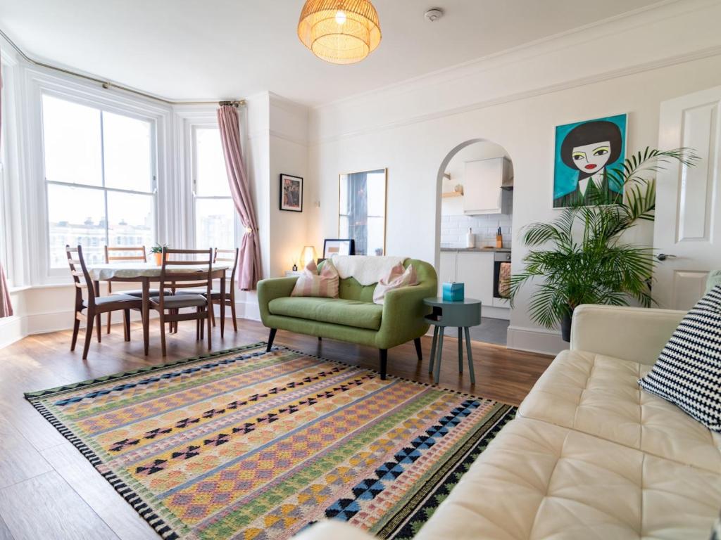 Snug Sea View 2 Bed Apartment - Margate Pass the Keys, Margate