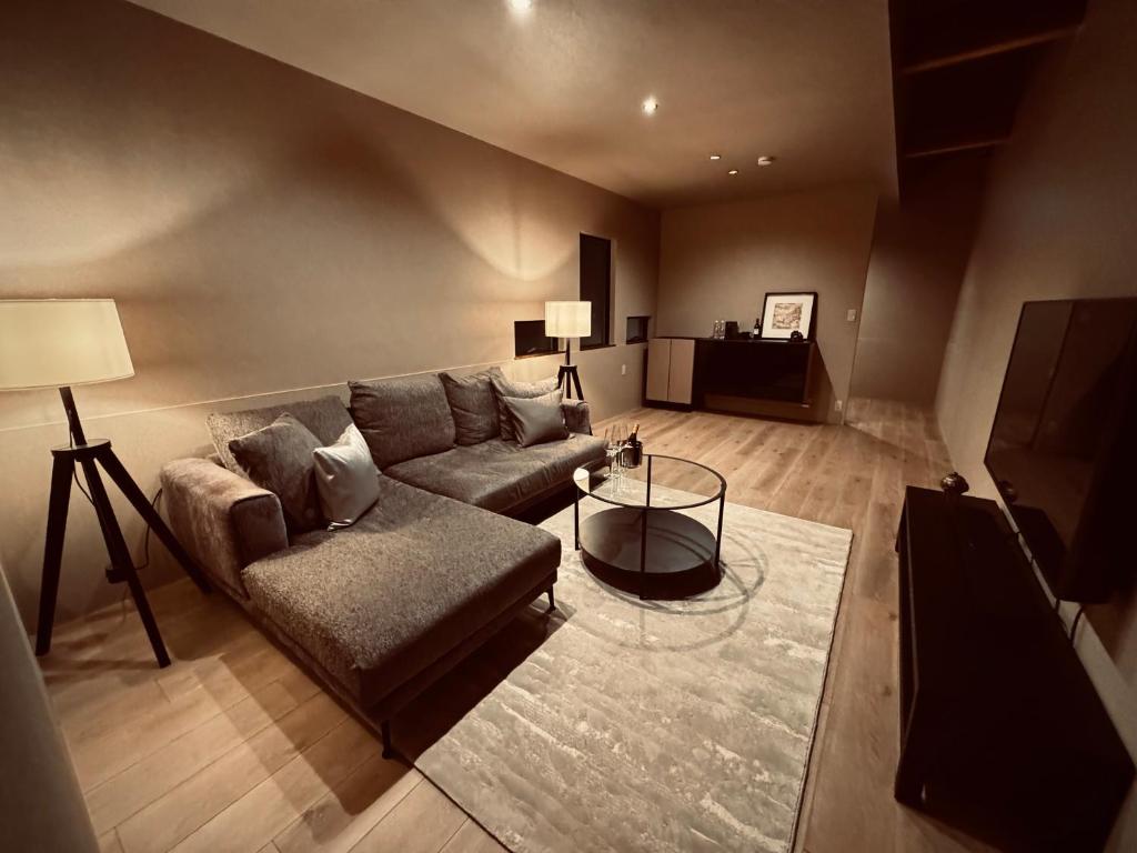 THE KAKU NARA Gin, Nara