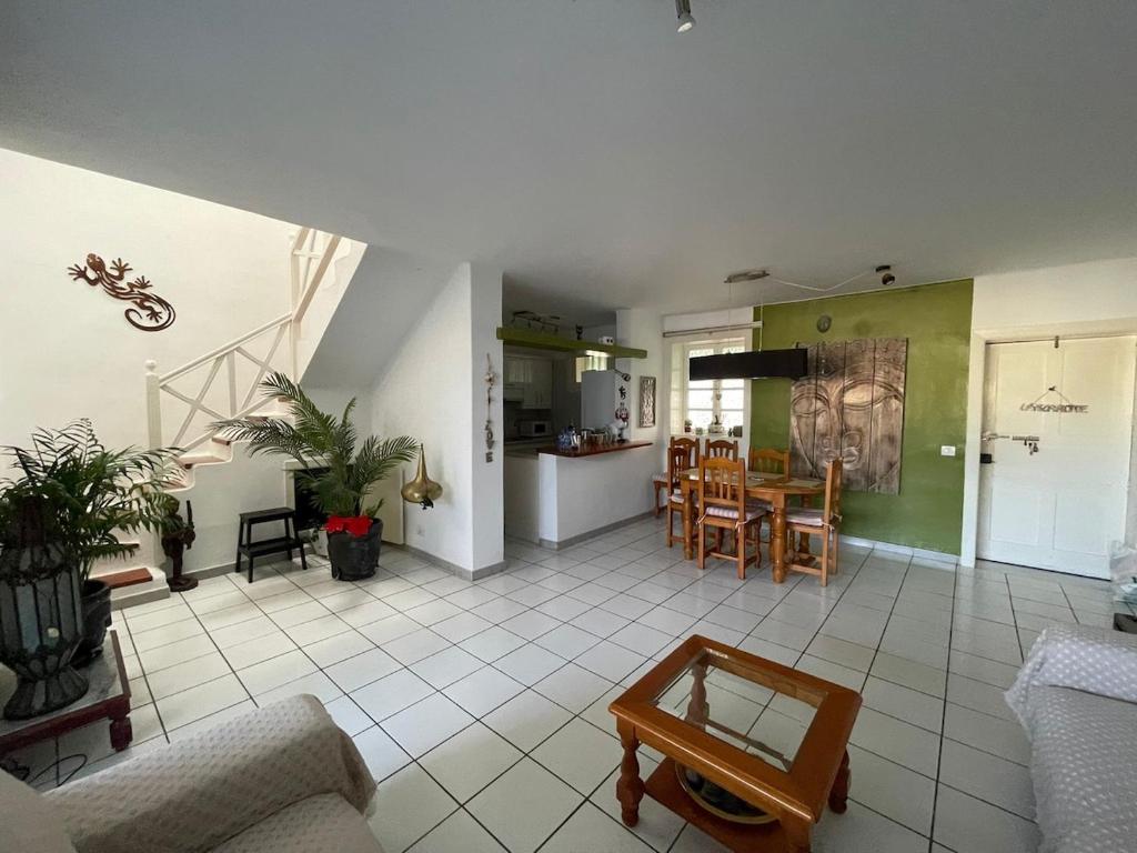 Harmony House Just 2min from the beach with a stunning terrace An Oasis - 2