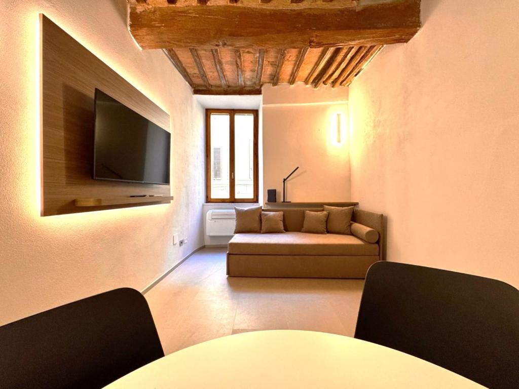 Modern Pendola Near the Duomo - 2