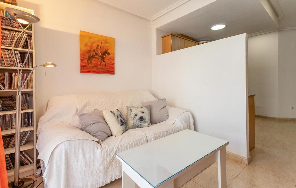 2 Bedroom Gorgeous Apartment In Torrevieja - 4