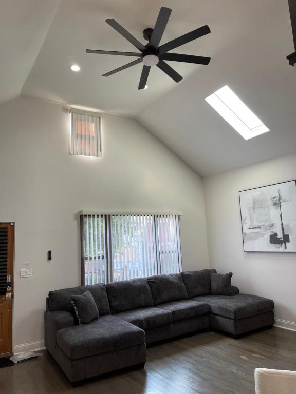 Mixed Neutral Vibes, Chicago