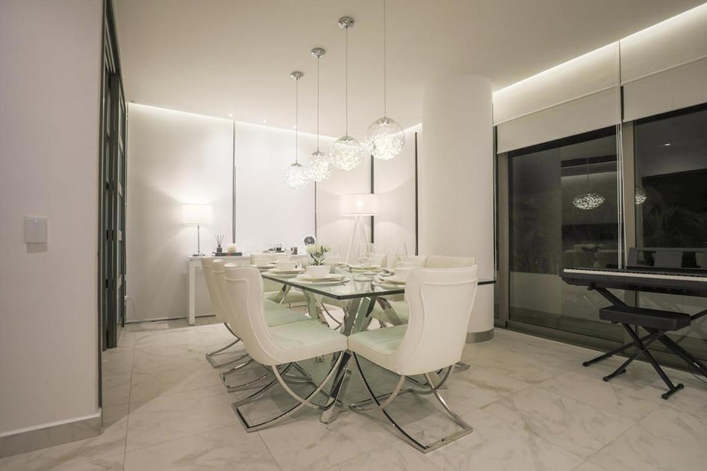 Luxury 3BR Apt, WiFi 1Gb, Laundry, Pools, Gym - 5