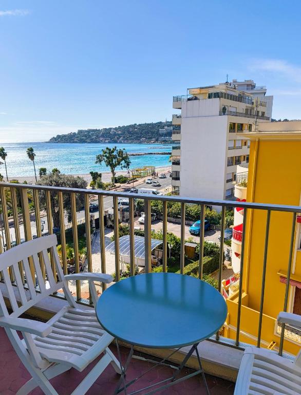 Bright and spacious seaside studio, Roquebrune-Cap-Martin