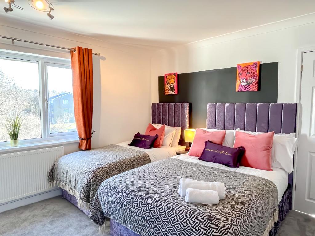 ColleyHouse-private parking-business-group-relocation-SpaciousStylish 4BRHome-Sleeps 10, Sheffield
