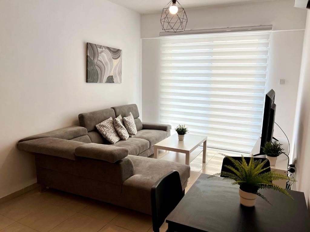 Mackenzie 11, Larnaka