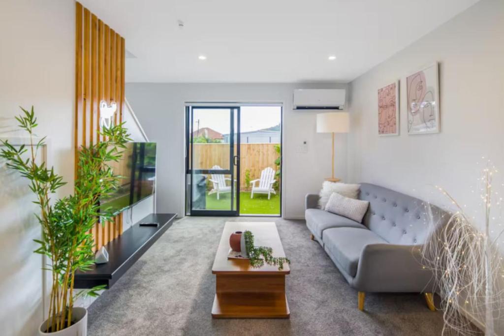 Hideaway in the Grove, Lower Hutt