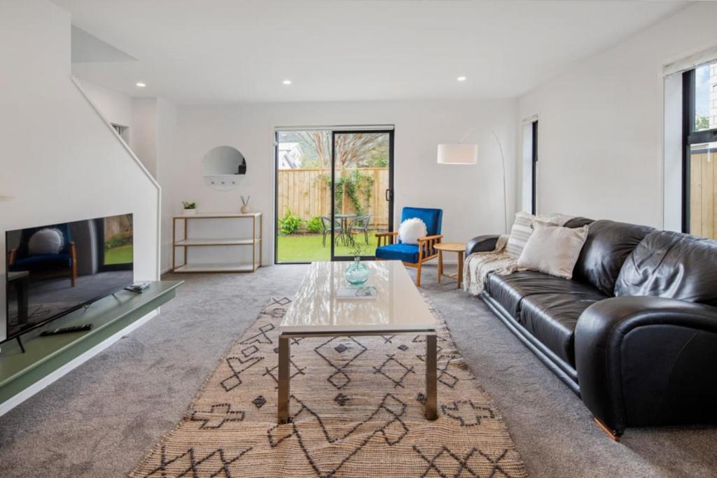 Scenic Views from our 2-BR Trentham Hideaway, Upper Hutt