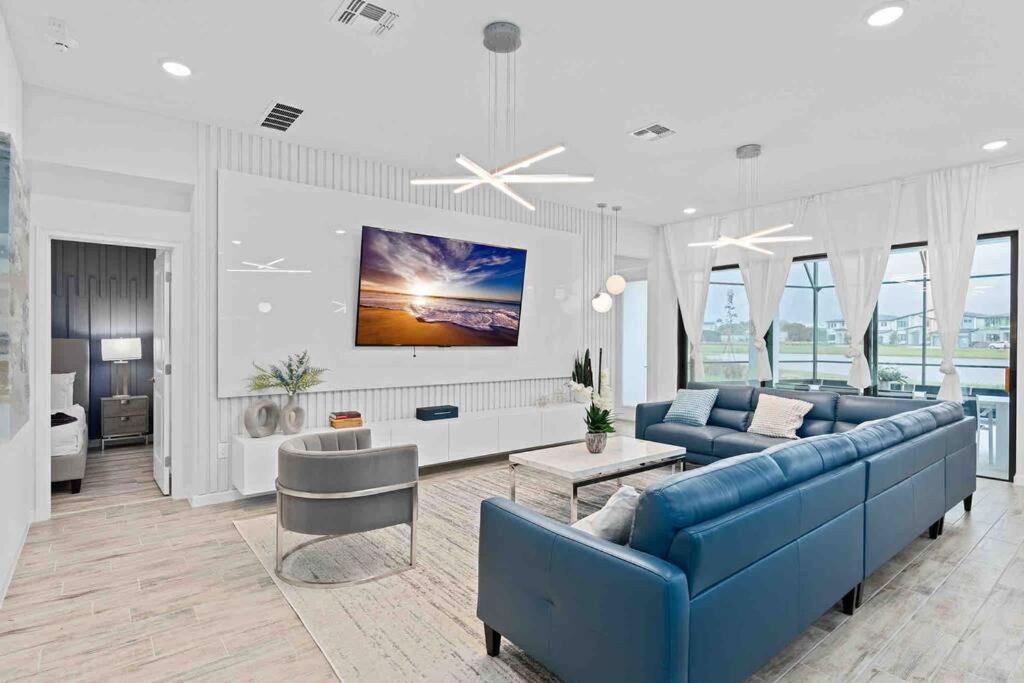 SUPER RITZY - 9BDRs-9BAs w Theme Rooms LOFT & POOL, Orlando