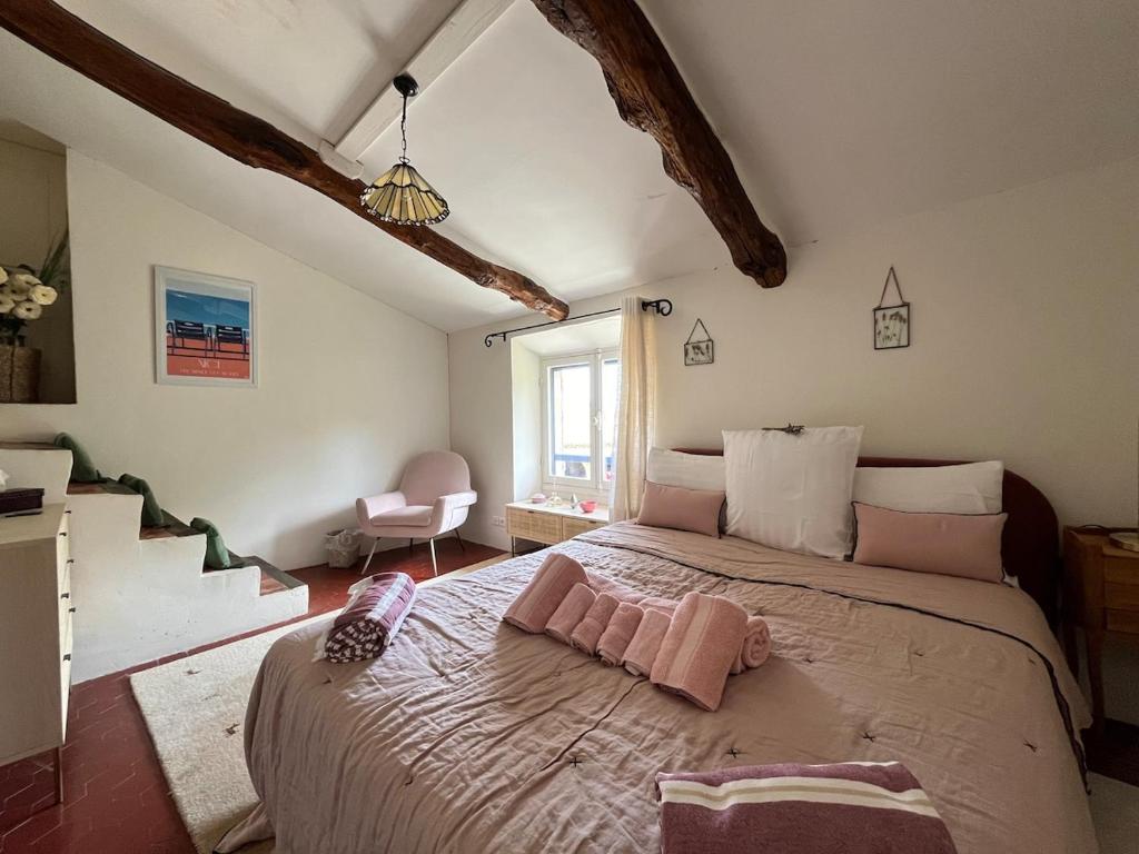 Guest house with private tennis court - 4