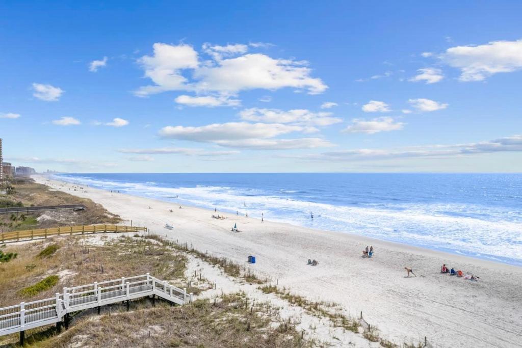 The best location Spacious ocean view 7BR pool, Myrtle Beach