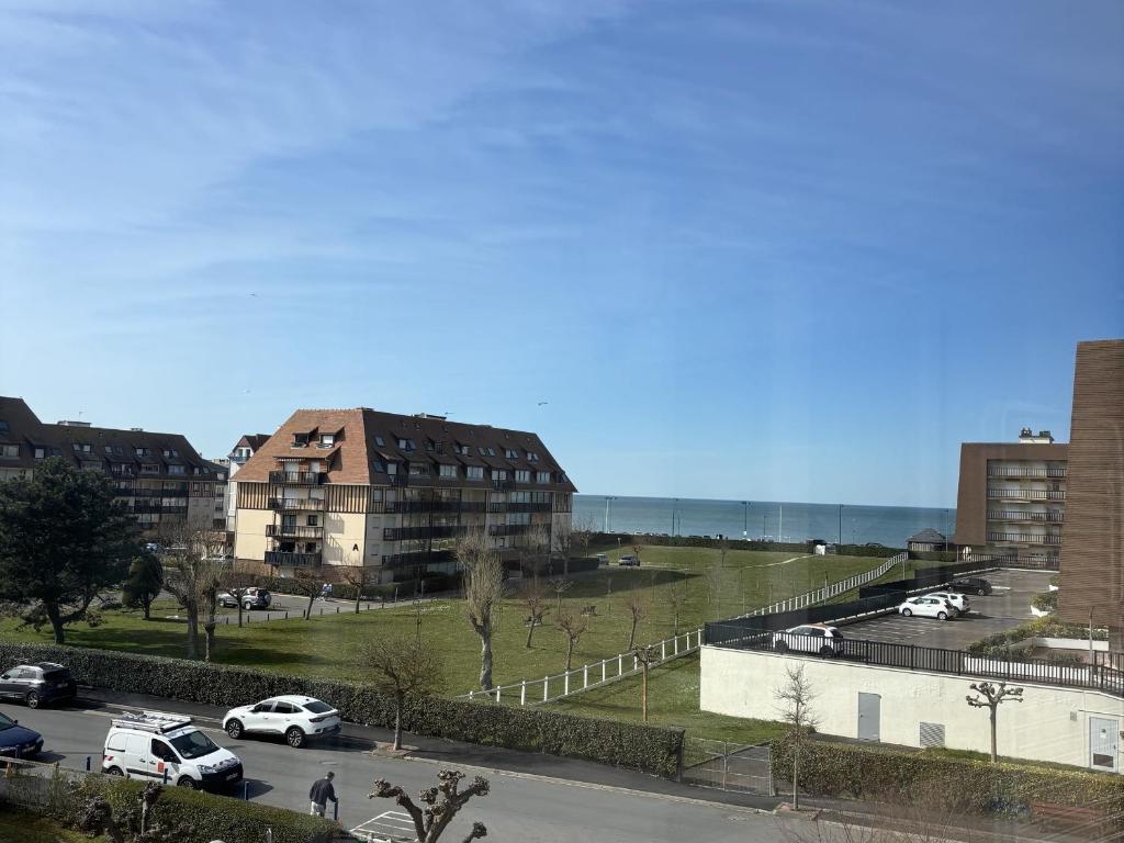 Appartement 2 Pièces avec Loggia Vue Mer et Parking, Près de la Plage - FR-1-712-38 - 2