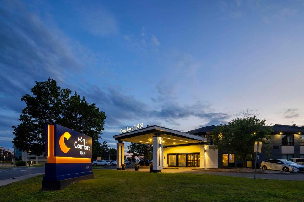 Exterior view, Comfort Inn Montreal Aeroport in Montreal (QC)