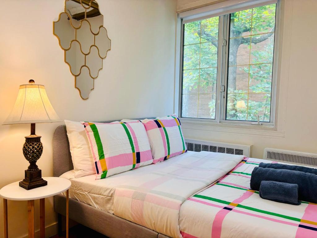 Charming Home Away - Free Parking, Montreal