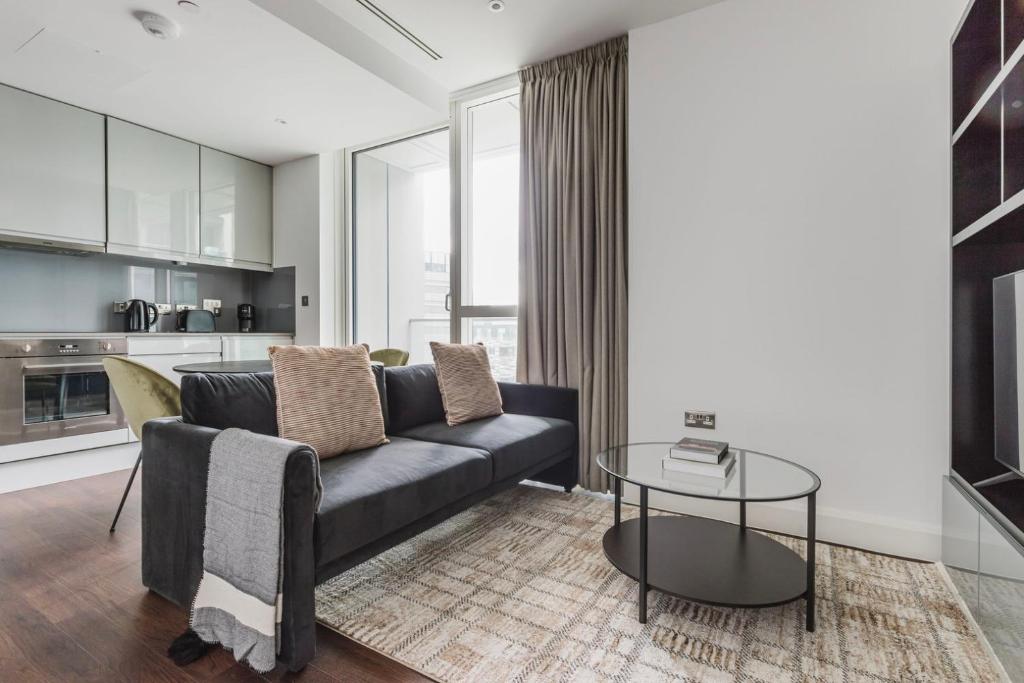 Blueground Canary Wharf balcony doorman elev LON-548, London