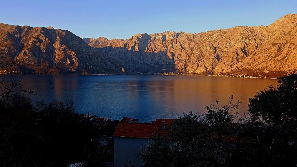 Epic BayView Apartment Kotor - 2