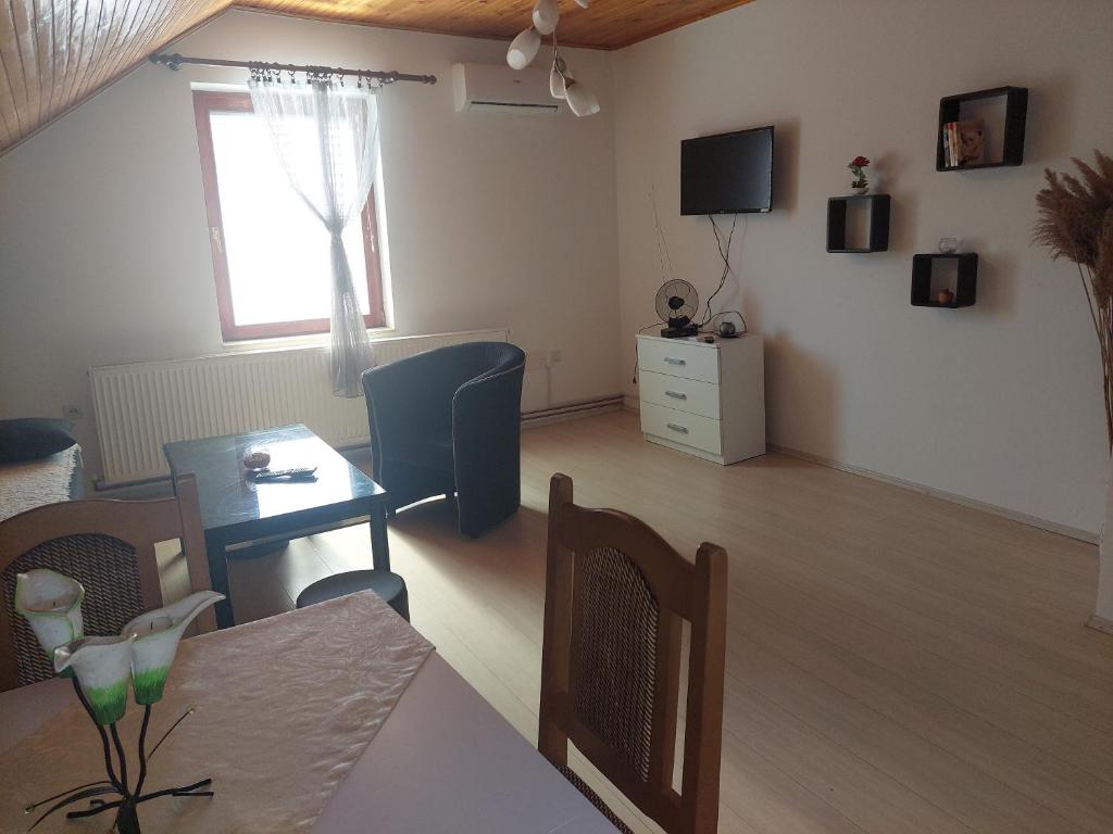 Djokić 2 sa bazenom - 4