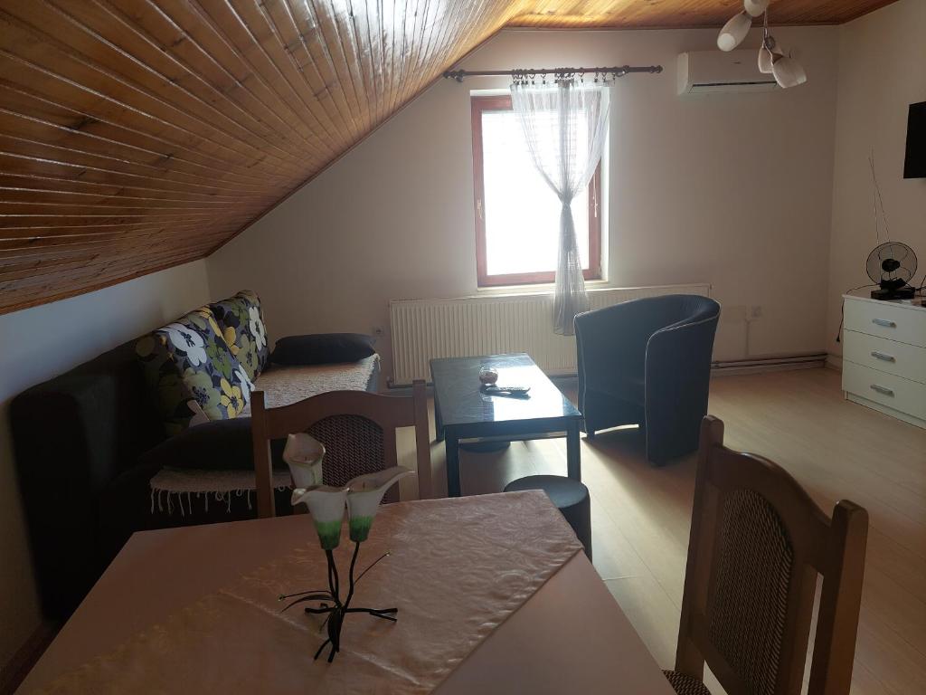 Djokić 2 sa bazenom - 5