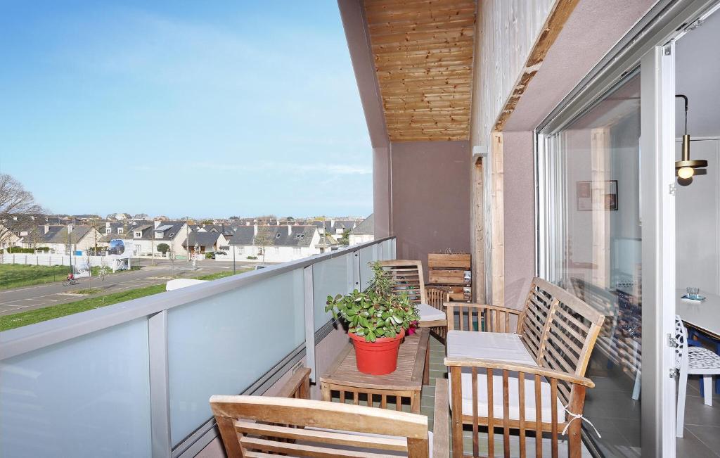 3 Bedroom Lovely Apartment In Saint-Malo - 1