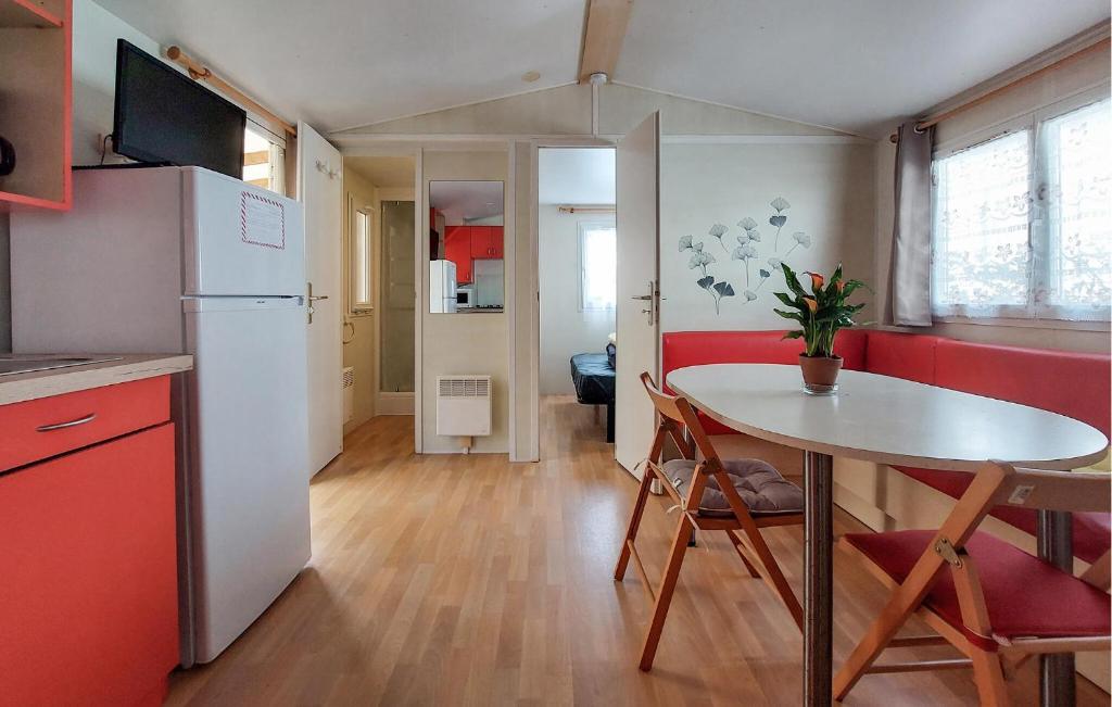 Mobilhome With Shared Pool - 4