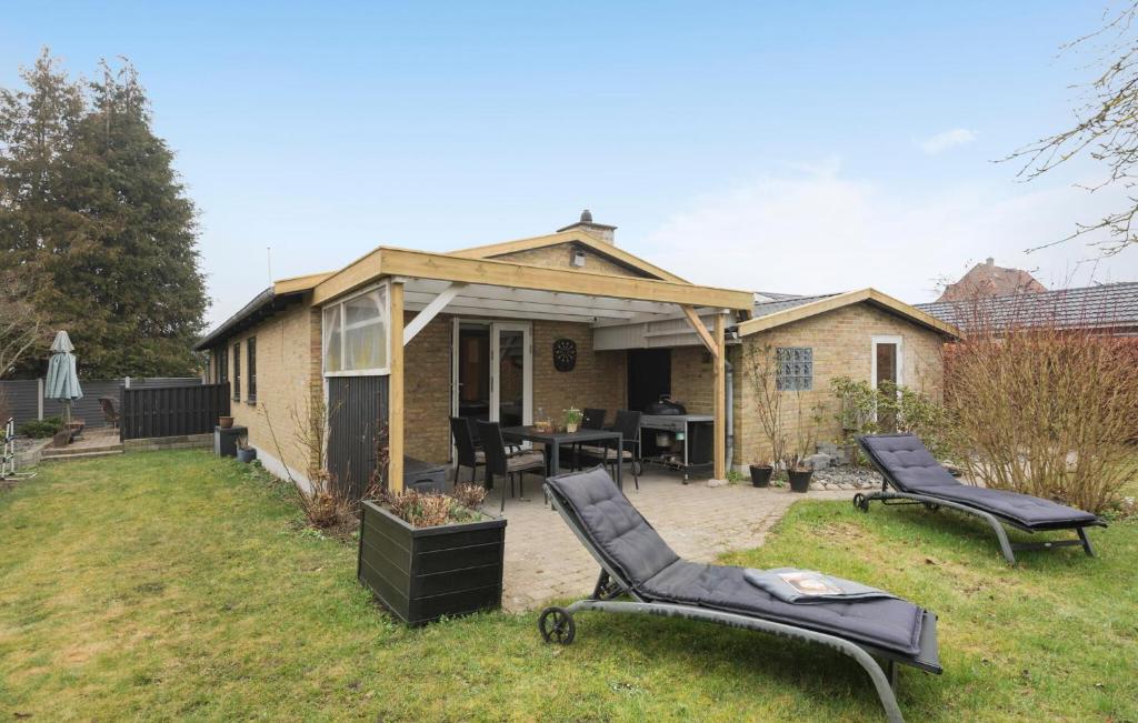 Beautiful Home In Viby Sjælland, Dåstrup