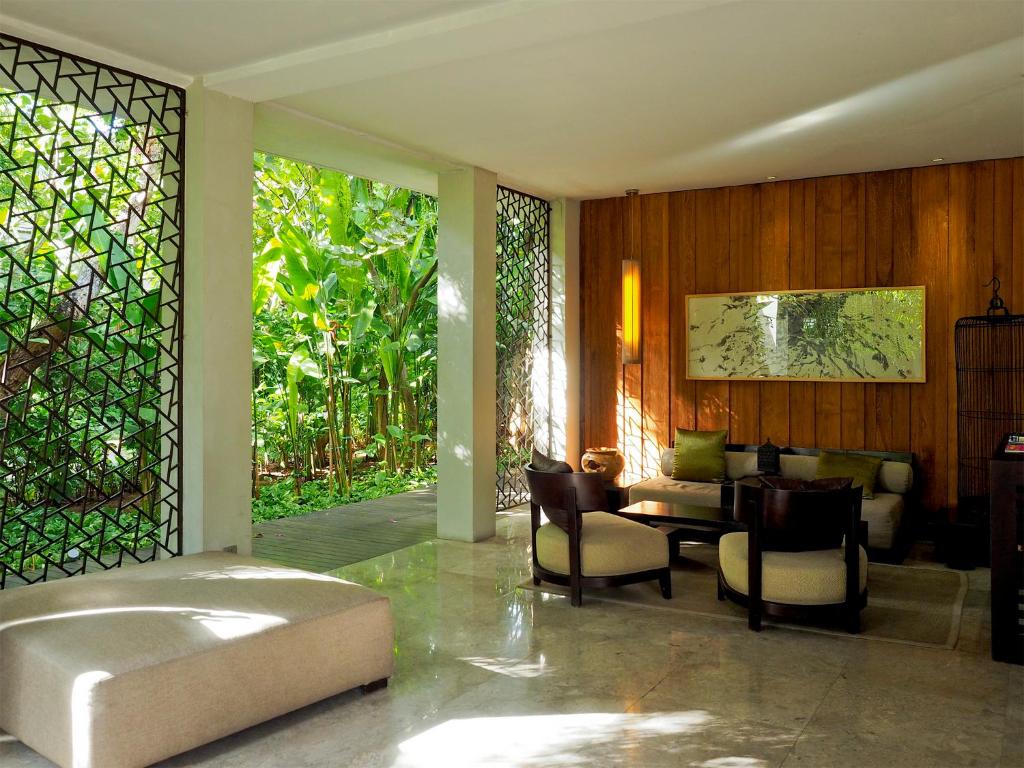 フロント・ロビー