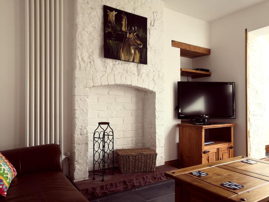 Bowkett Cottage, Cinderford photo 2