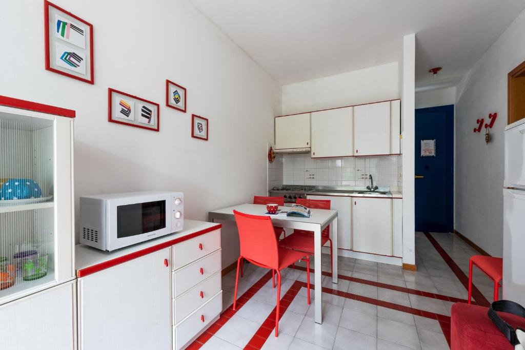 Cozy flat with balcony near the beach in Bibione - 3