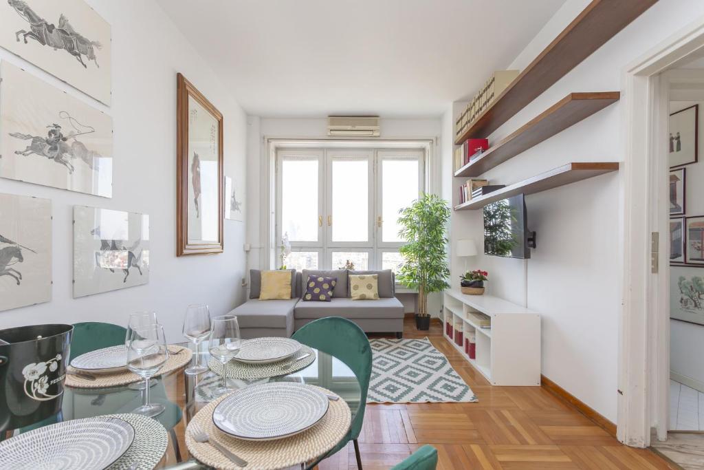 Skyline view Biancamano 1 bdr with balcony by Rentopolis, Milan