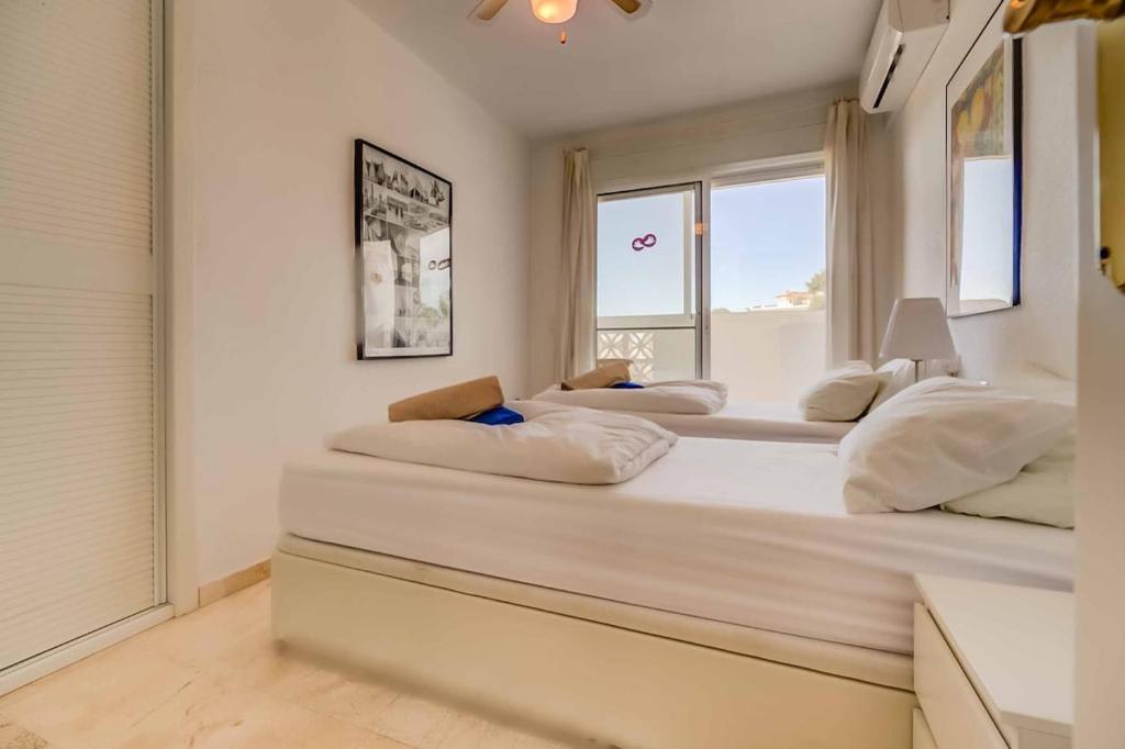 128 - Beautiful Townhouse with Pool, Benalmádena - 2